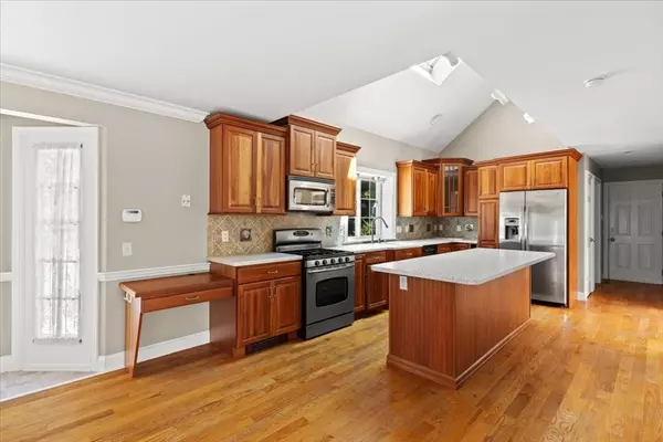 Yarmouth, MA 02664,46 Winsome Rd