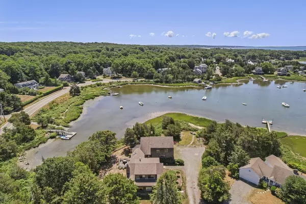 Falmouth, MA 02540,102 Nashawena St