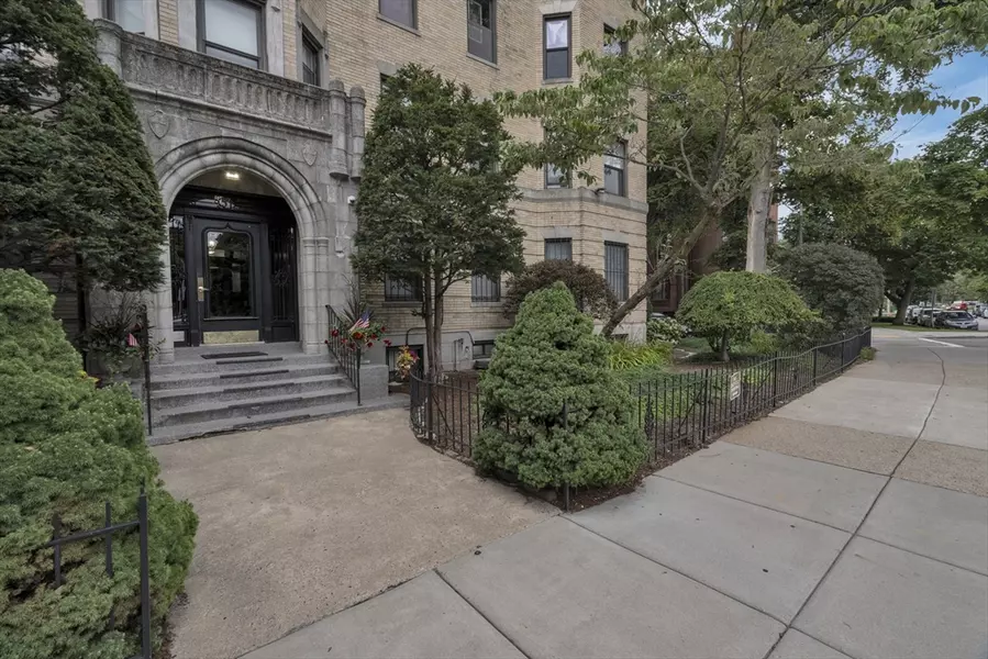 51 Park Drive #33, Boston, MA 02215