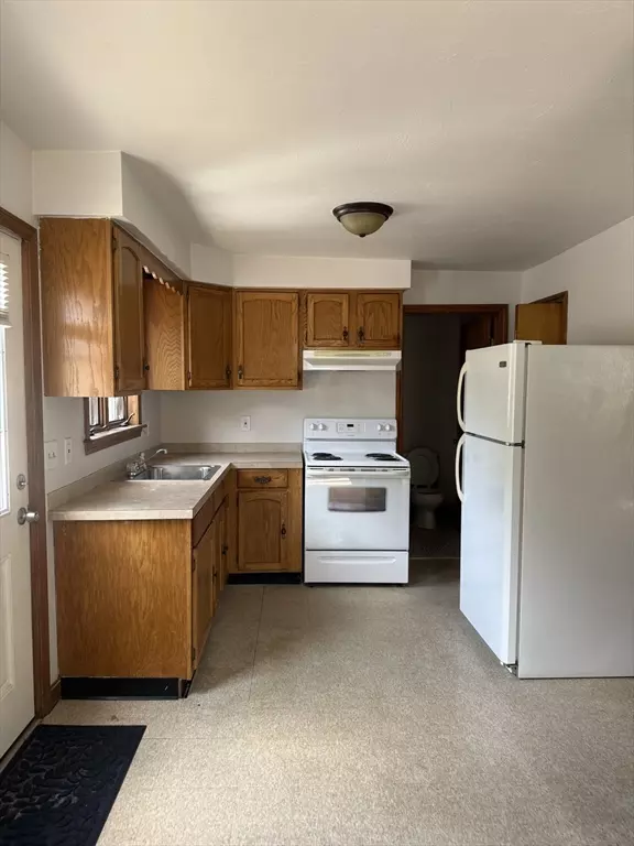 Taunton, MA 02780,40 Plain St #1