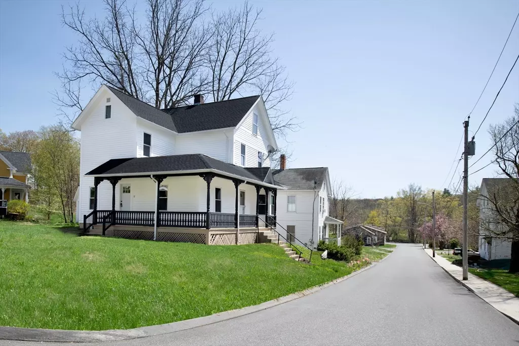 Warren, MA 01083,10 Lombard St