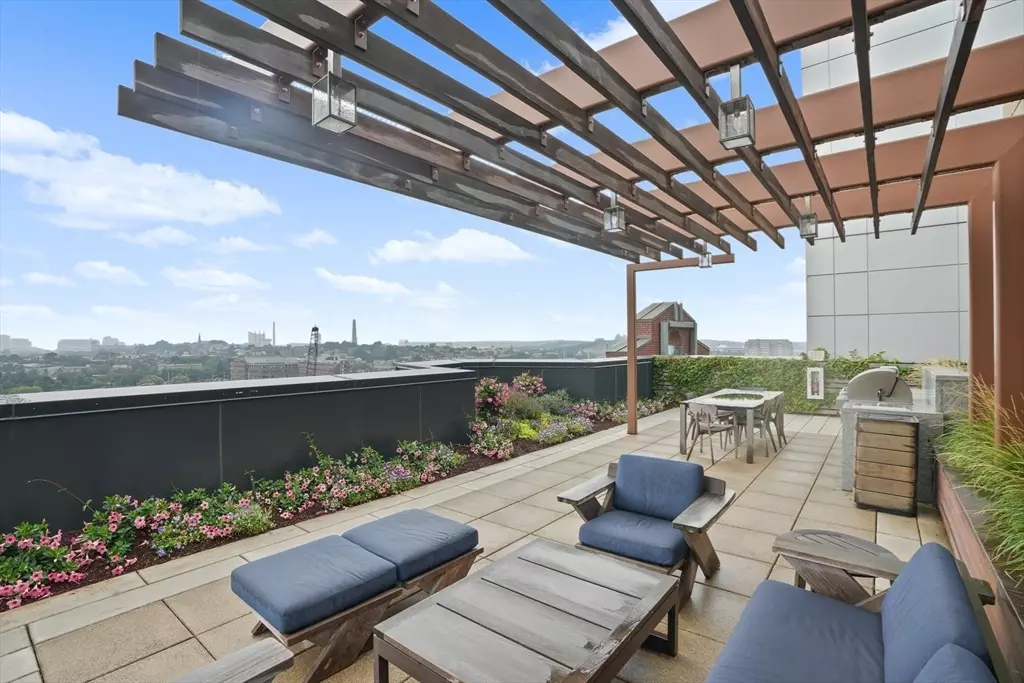 Boston, MA 02114,100 Lovejoy Wharf #6N