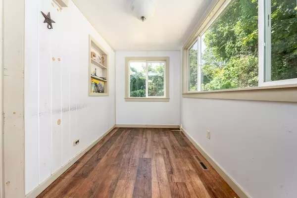 Kingston, MA 02364,5 Bradford Ave