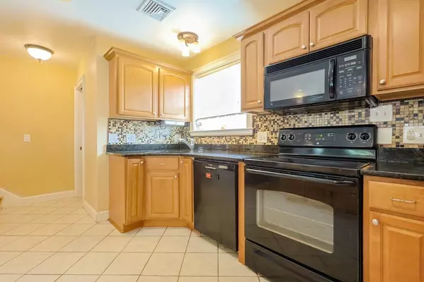Sutton, MA 01590,8A Whitins Rd