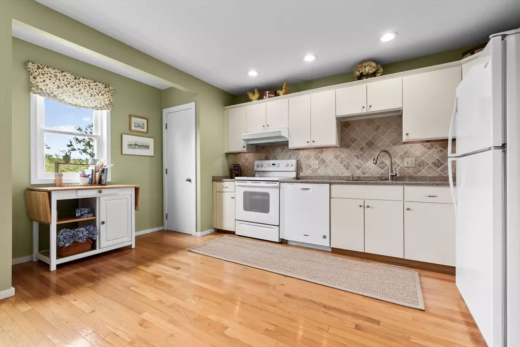 Salem, MA 01970,9 Griswold Rd #B