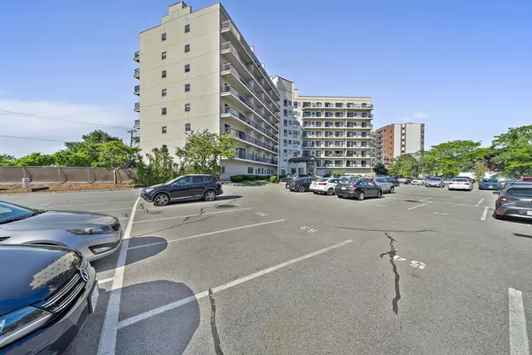 133 Commander Shea Blvd #215, Quincy, MA 02171