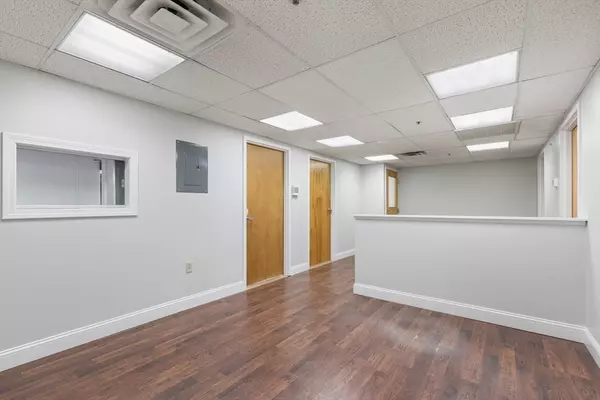 65 Parker St #1R, Newburyport, MA 01950