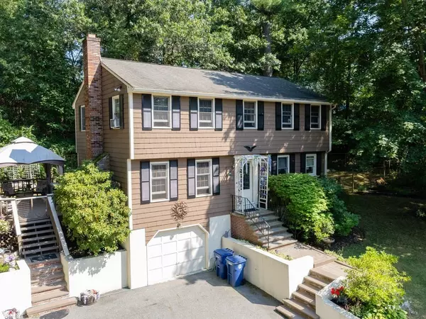 12 Ridgeway Ave, Billerica, MA 01821