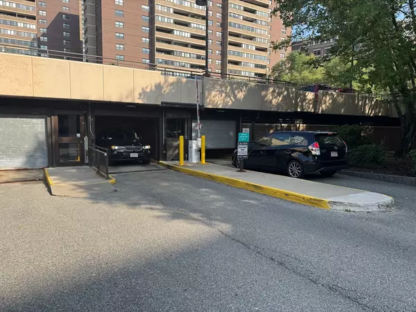 Boston, MA 02114,2-9 Hawthorne Place Pkg 160