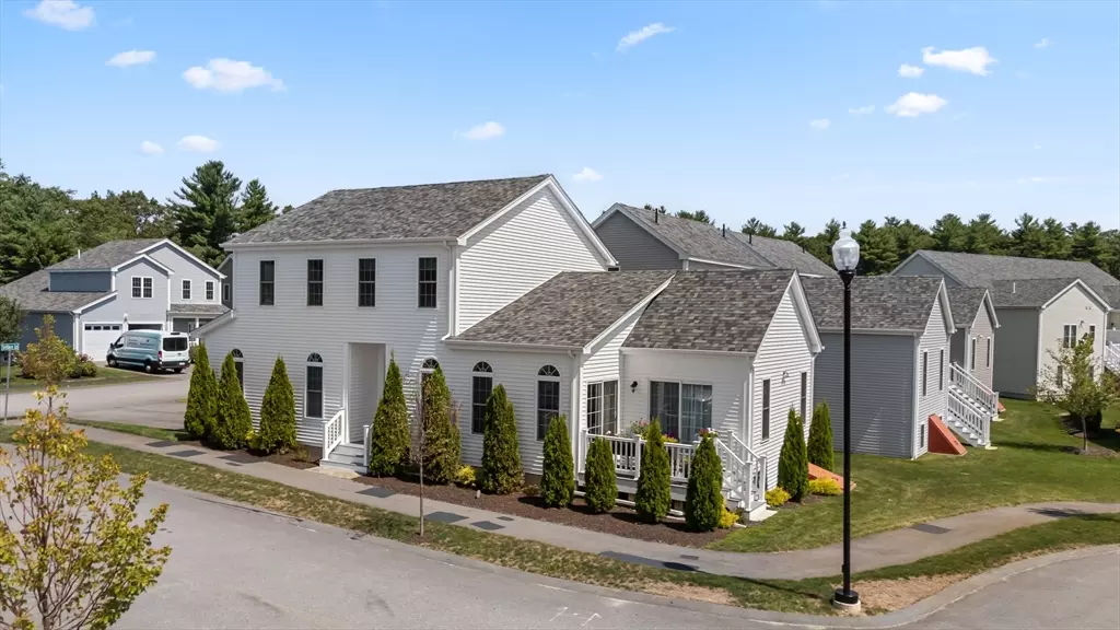 33 Tea Party Cir #33, Holden, MA 01520