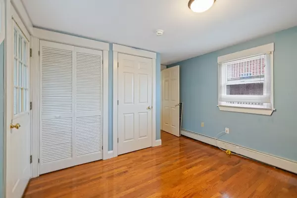 Marblehead, MA 01945,19 Hawkes St