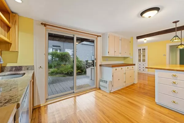 Marblehead, MA 01945,19 Hawkes St