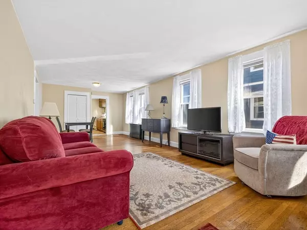 9 Farragut Ave #9, Somerville, MA 02144
