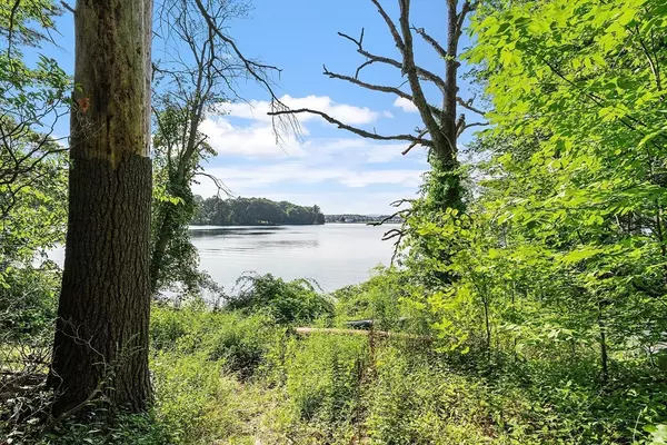 Lunenburg, MA 01462,29 Lakeview Ave