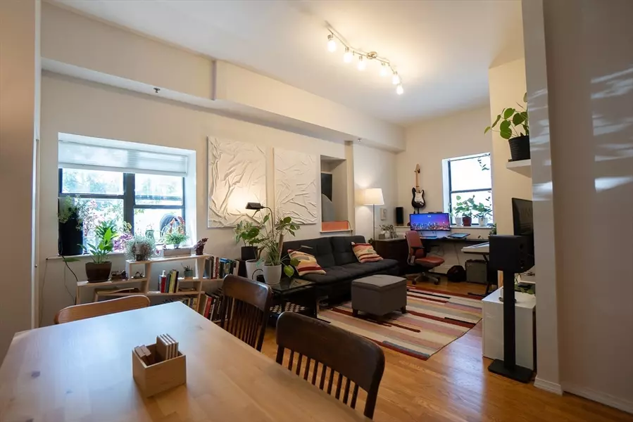 69 Harvey St #2, Cambridge, MA 02140