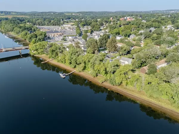 28 Coffin Ave, Haverhill, MA 01830