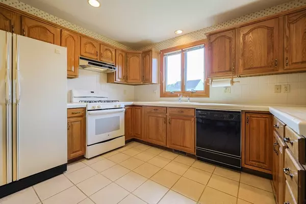 New Bedford, MA 02745,868 Phillips Rd