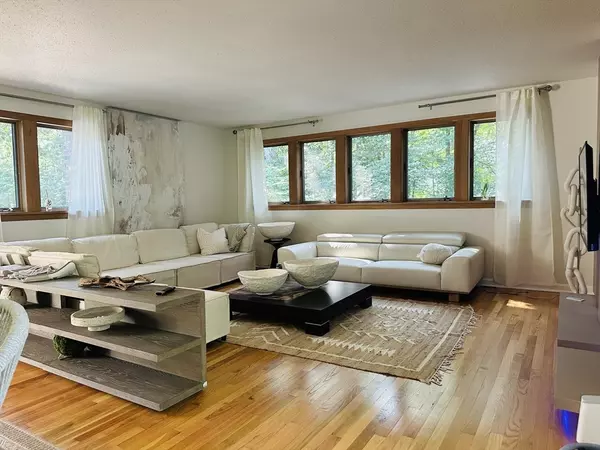 Harwich, MA 02645,6 Ruth Lane