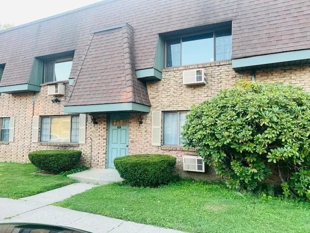 549 Russell Rd #14D, Westfield, MA 01085