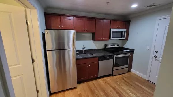 Lowell, MA 01854,277 Pawtucket Street #3C