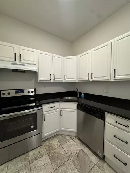 1082 Commonwealth Ave #101, Boston, MA 02215