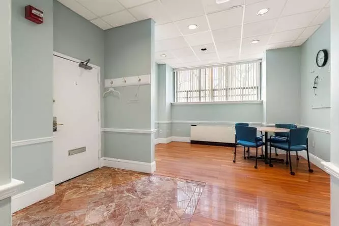 Boston, MA 02114,2 Hawthorne #101s