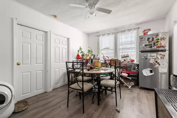 Fall River, MA 02720,992 Pine St