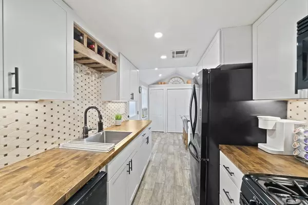 Pembroke, MA 02359,140 Wampatuck St.