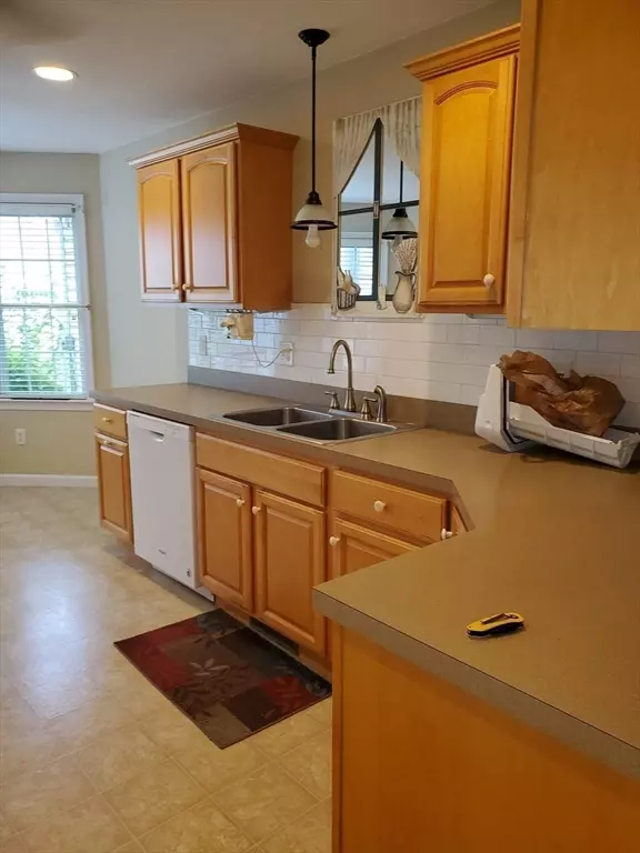 Lancaster, MA 01523,453 Blue Heron Drive #51
