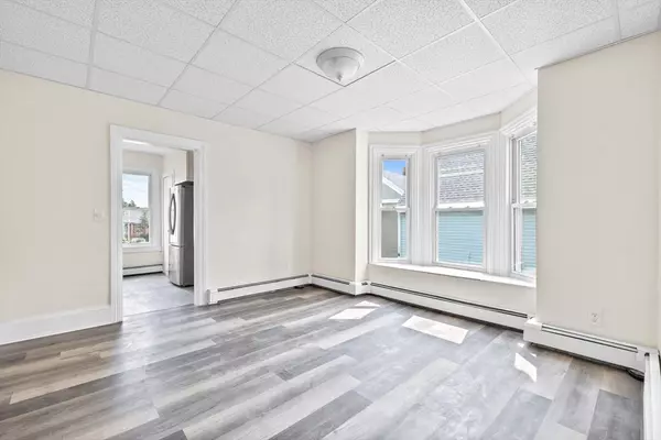 7 Grove St #1, Haverhill, MA 01832
