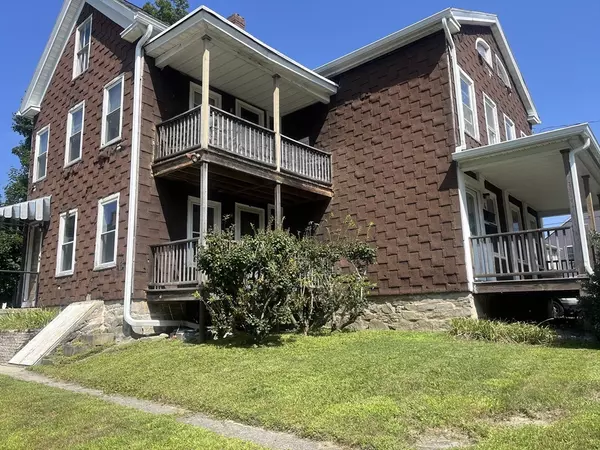 4 Laprise Ct, Dudley, MA 01571