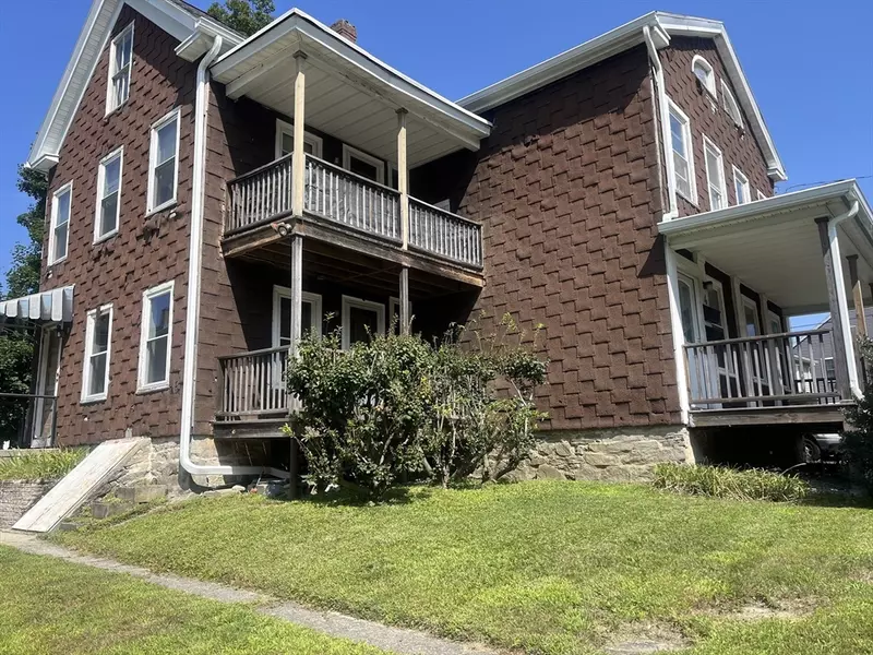 4 Laprise Ct, Dudley, MA 01571