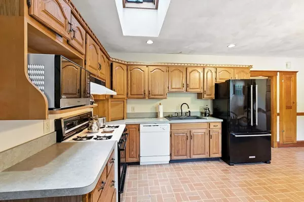 Weymouth, MA 02189,28 Edgeworth St