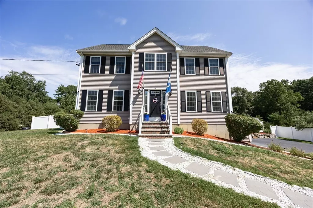 Raynham, MA 02767,12 Cody Ln