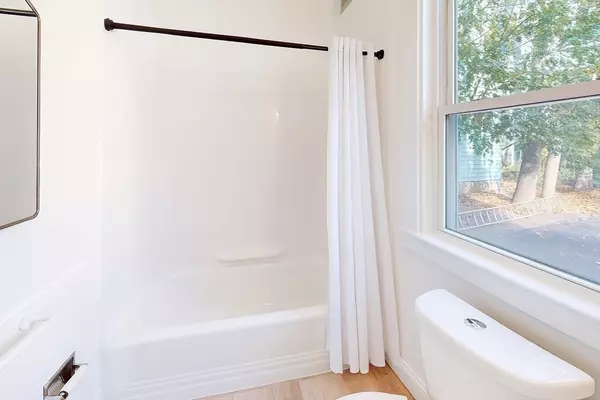 Cambridge, MA 02138,4A Sherman St #1