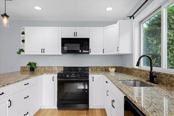 Ashland, MA 01721,343 Captain Eames Cir #38C