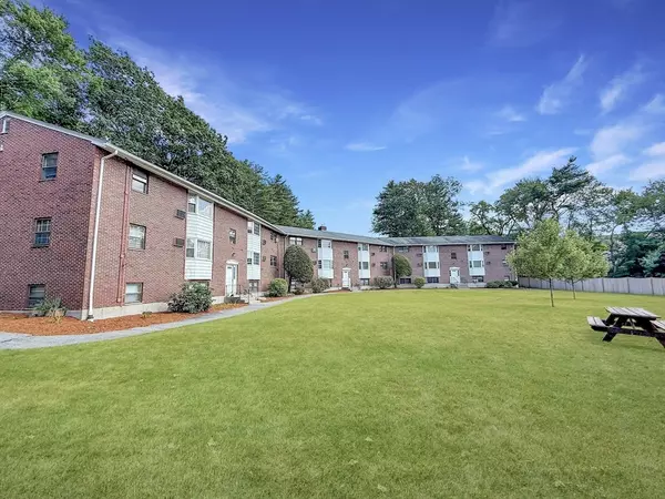 Acton, MA 01720,2 Town House Ln #12