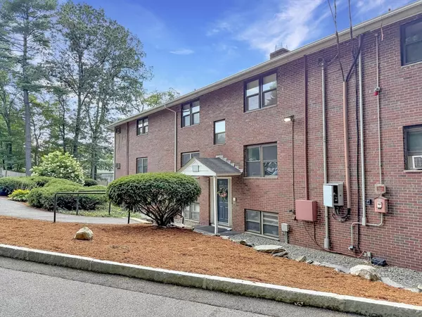 Acton, MA 01720,2 Town House Ln #12