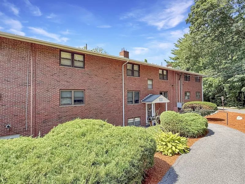 2 Town House Ln #12, Acton, MA 01720