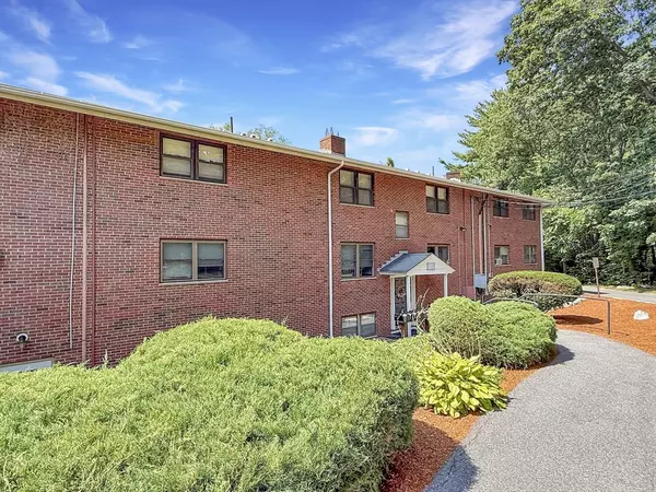 2 Town House Ln #12, Acton, MA 01720