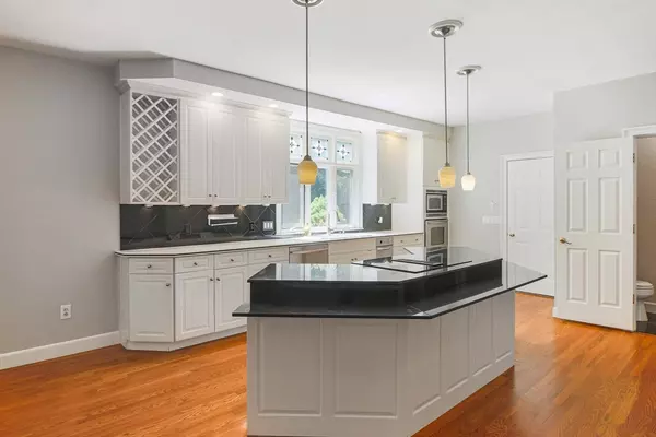 Sutton, MA 01590,50 Highland View Dr