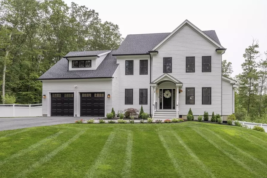 2 Ledgestone Rd, Douglas, MA 01516