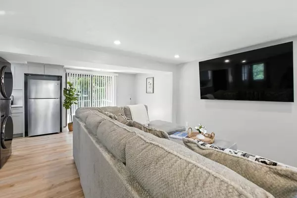 Randolph, MA 02368,21 Petipas Ln #B