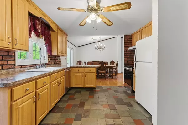 Pelham, MA 01007,58 Daniel Shays Hwy