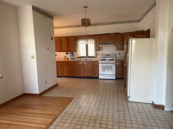 Lawrence, MA 01841,5 Blakelin St