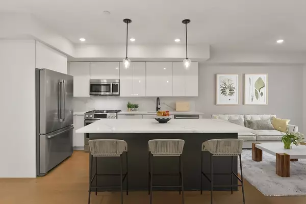 Boston, MA 02127,321 W Broadway #6