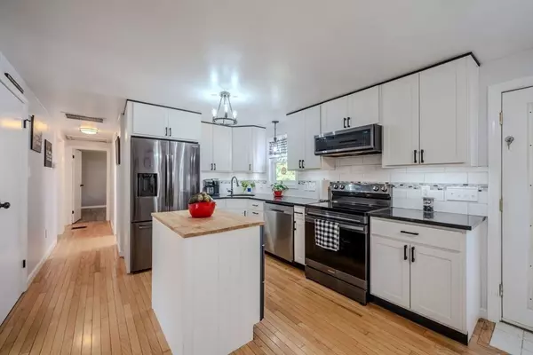 Sutton, MA 01590,2 W Second Street