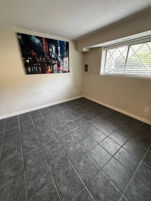 North Reading, MA 01864,6 Greenbriar Drive #105