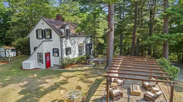 11 Liberty St, Middleton, MA 01949