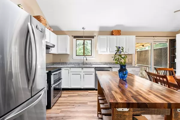 Ludlow, MA 01056,21 Nora Ln